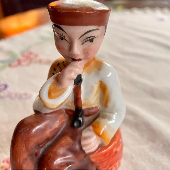 Vintage Asian Man Sitting on Barrel Figurine. Occupied Japan. 5"H x 4"W - Picture 2 of 16